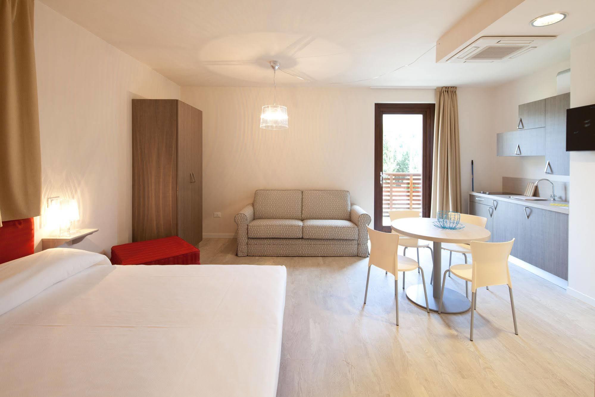 Residence Lenno Bagian luar foto